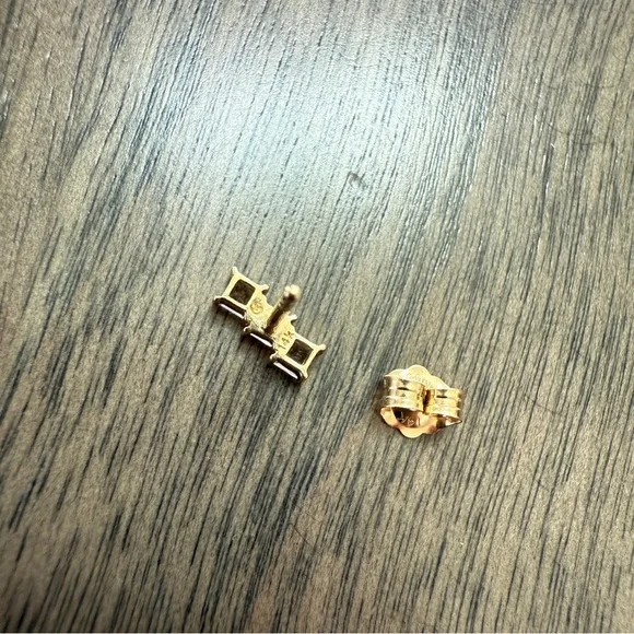 SINGLE Sapphire Bar Stud - Picture 3 of 3